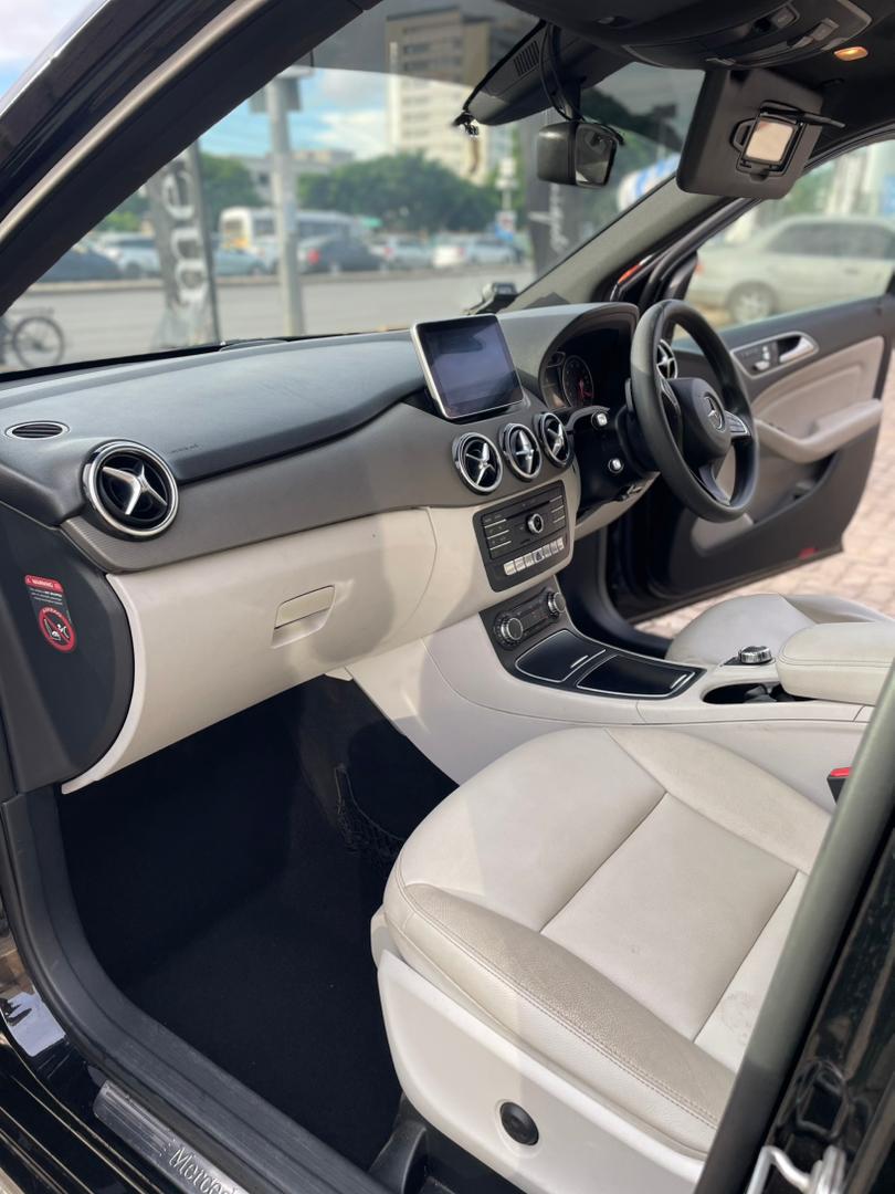 Mercedes Benz B180 Trunk Space